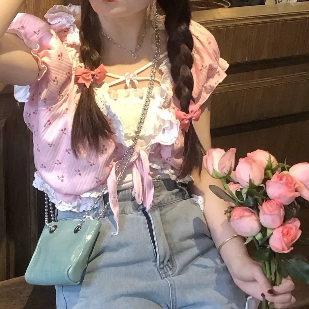 圆肚子女孩